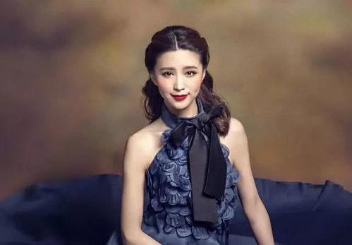 娱乐吃瓜君四字女明星,揭秘四字女明星的吃瓜传奇